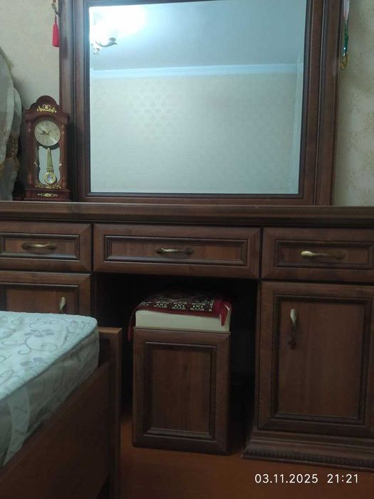 Мебель спальный комплект. Кровать, трюмо, шкаф