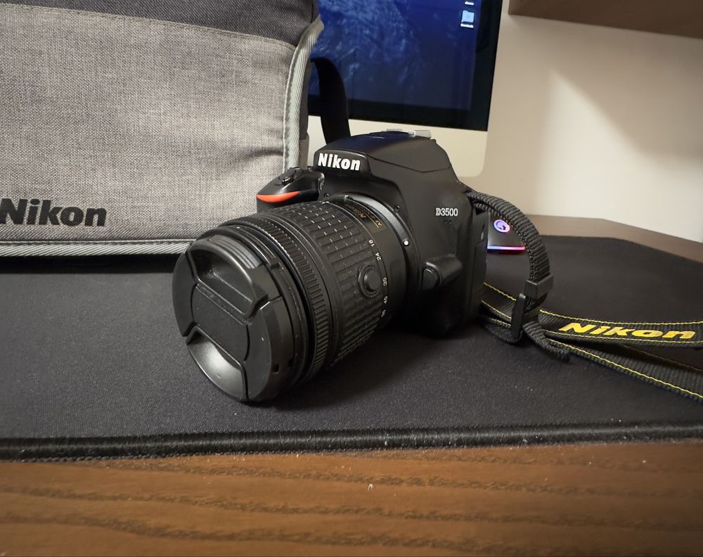 Aparat foto Nikon D3500 cu obiectiv extra