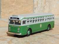 Macheta autobuz GM 4507 New York Corgi Classics Bus 1:50 uzat metalic