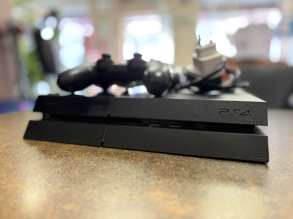 Ps 4 -500 GB + 5 Игри