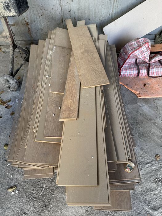 Отдам ламинат даром