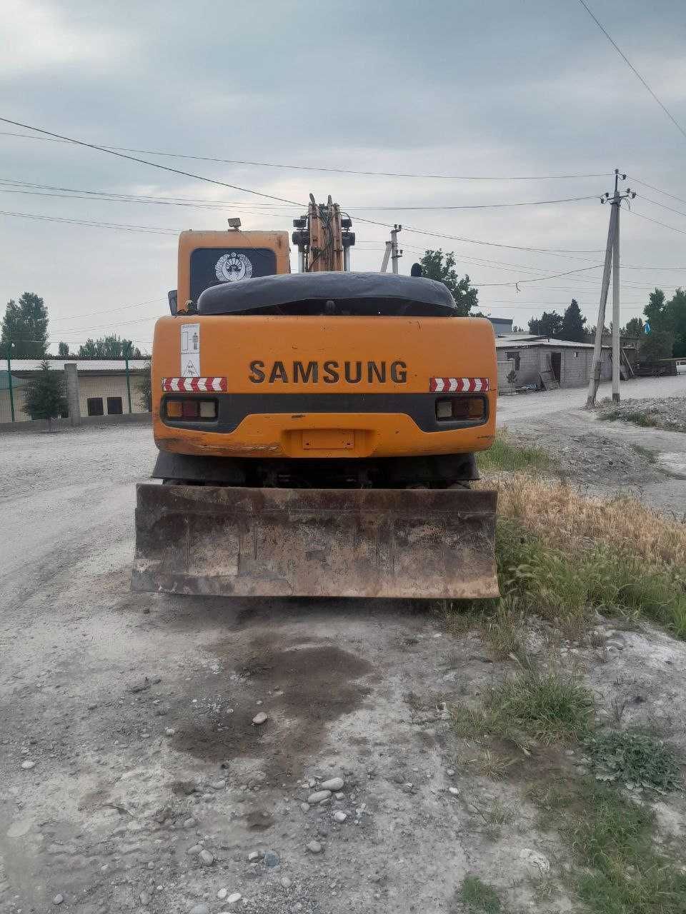 Экскаватор Samsung 135 sotiladi