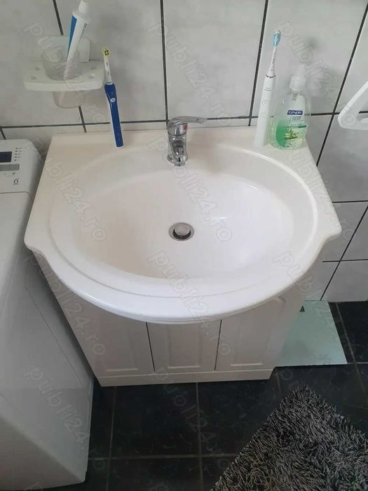 Vând set  masca baie + lavoar + dulap cu oglinda și spoturi