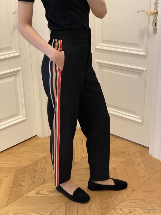 Брюки & Other Stories с лампасами / стильные черные брюки с полосками