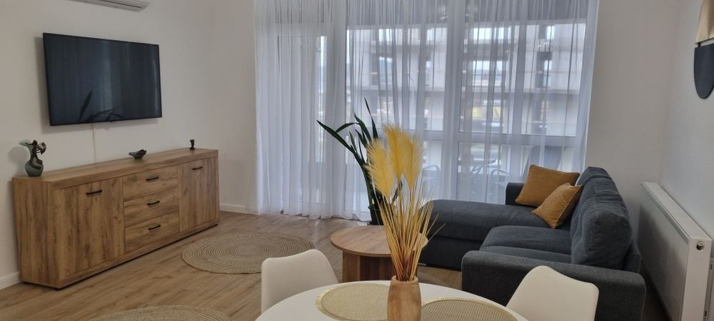 De închiriat apartament cu 2 camere la Shopping city cu loc de parcare