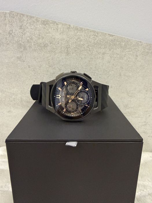 Часовник Bulova Curv Chronograph
