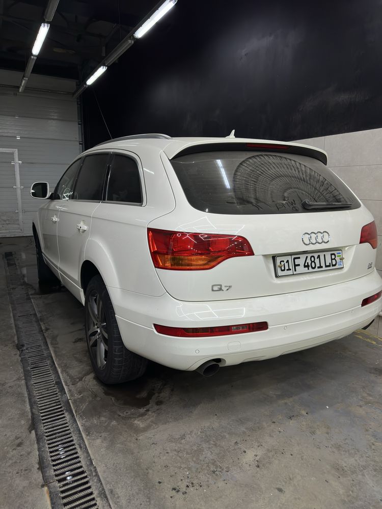 Audi Q7 3.6 atmosferniy