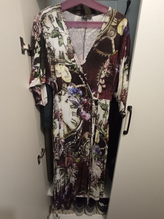 Все платья по  3.000 тенге