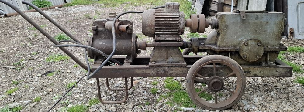 Pompă fluide motor trifazic