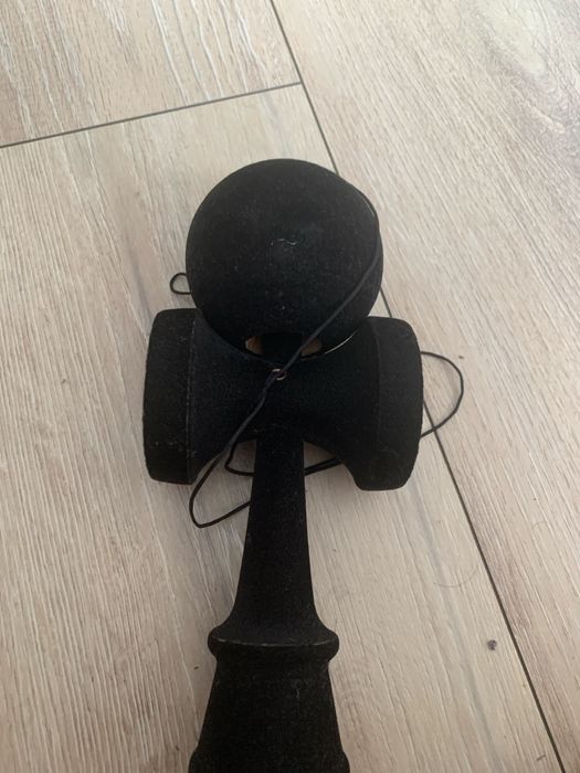 Dau la schimb kendama fuzzy sweets pe tama miguel plus ken lotus