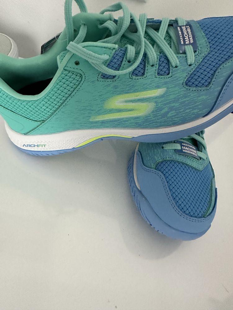 Нови  красиви маратонки  на SKECHERS номер 36