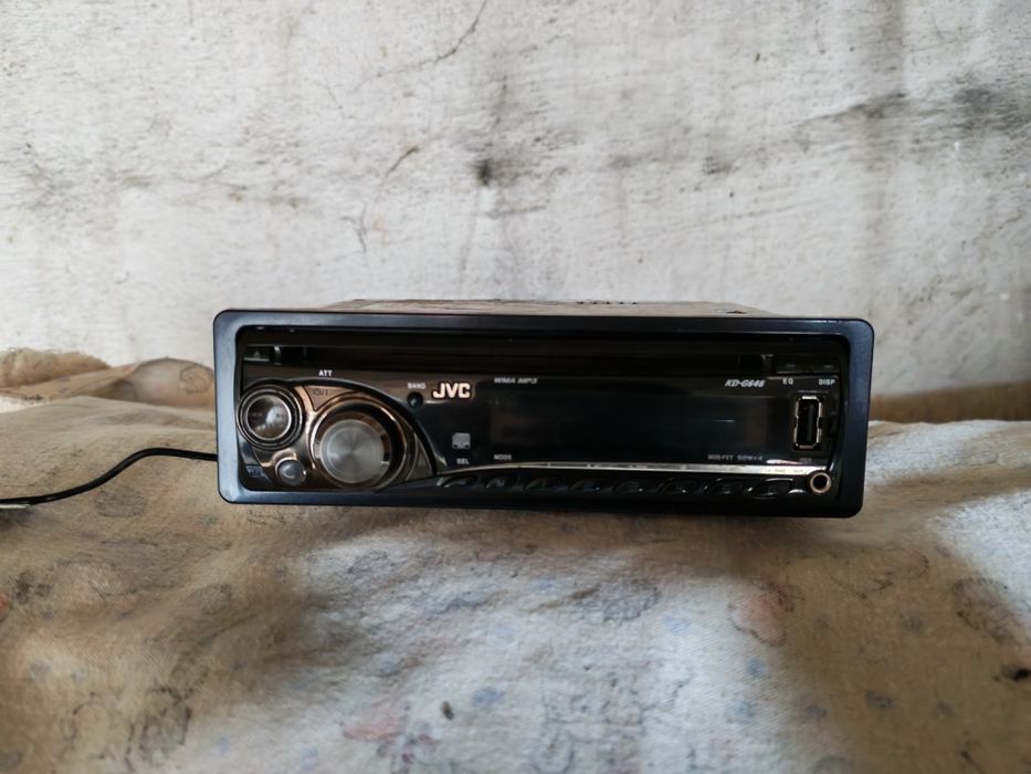 продаю магнитолу JVC оригинал работает как надо