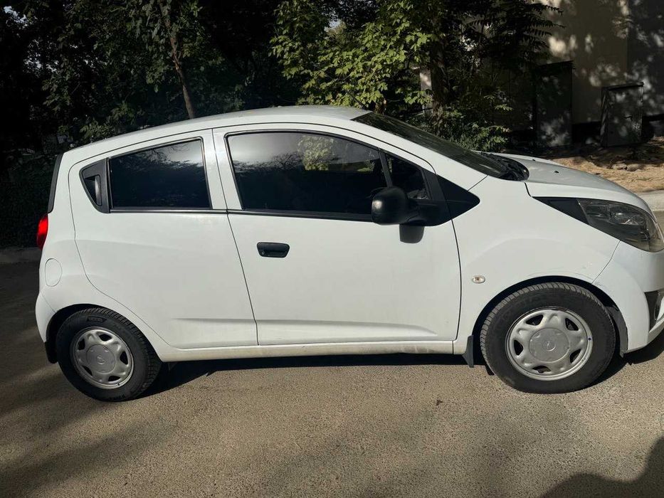 Продам Chevrolet Spark 2014 первая позиция — экономичный автомобиль