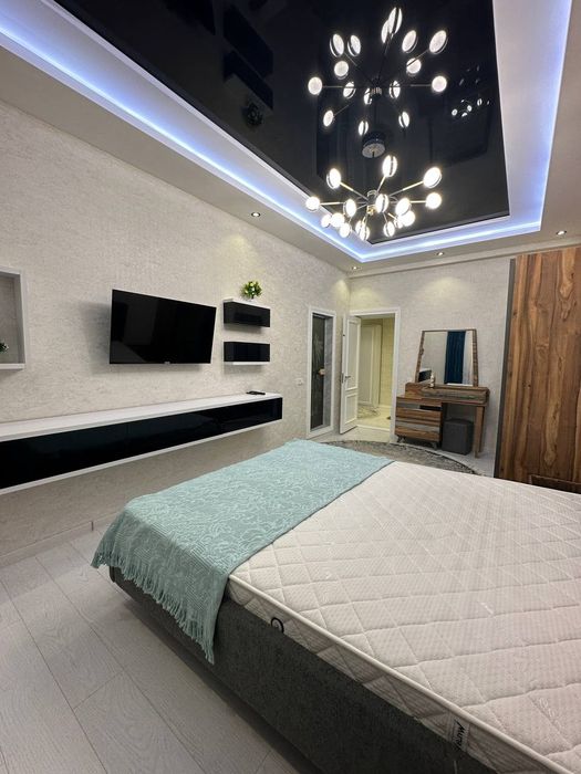 Olmazor Tinchlik metro oldida