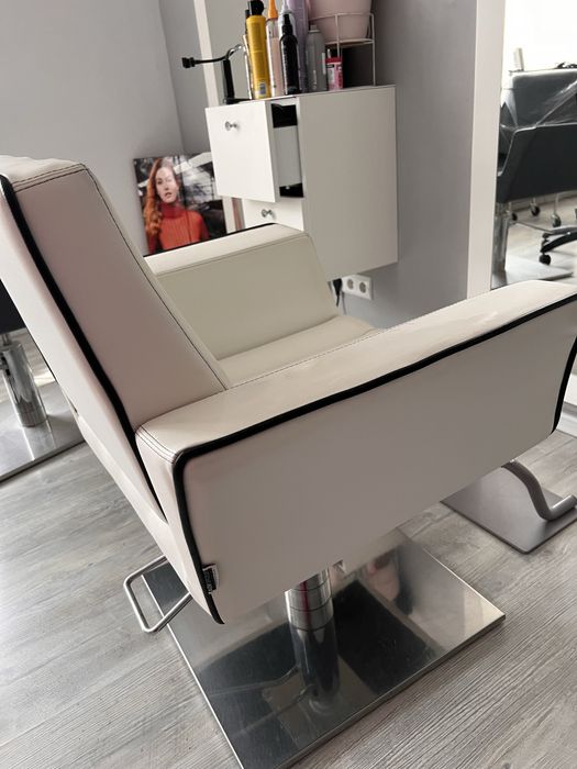 Scaun coafor+ oglinga si corp mobilier