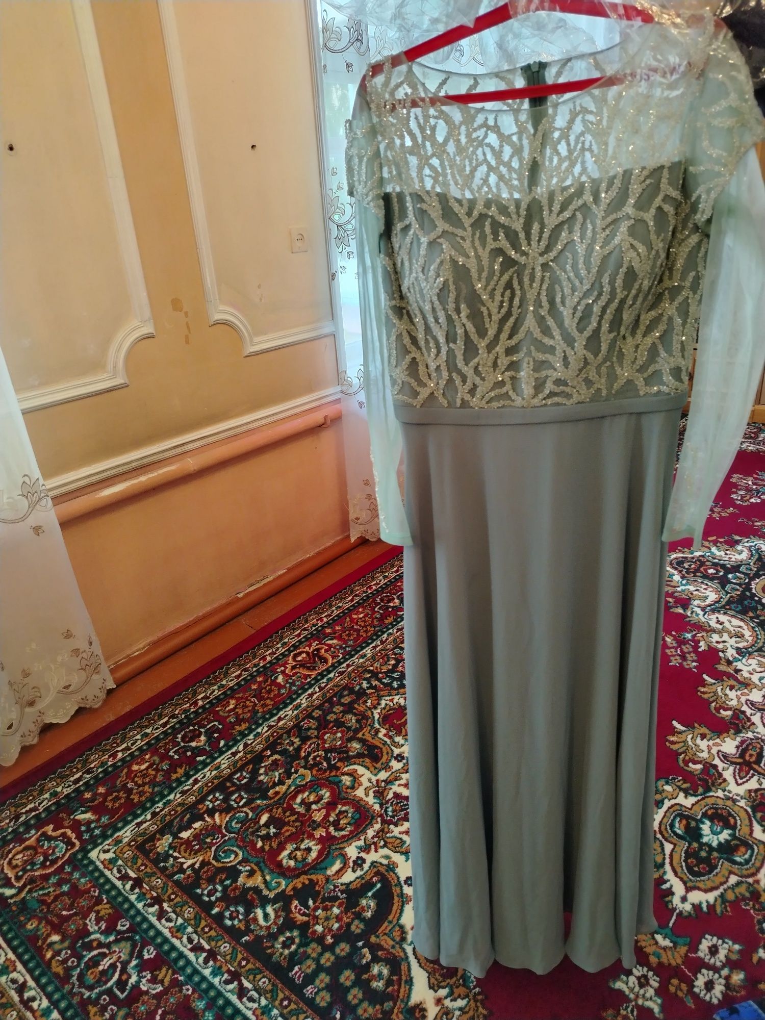 Платье новое привезли из Турции