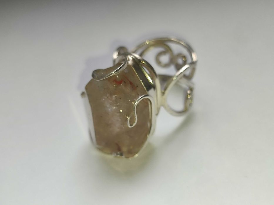 Эксклюзивное кольцо с камнем РУТИЛОВЫЙ КВАРЦ