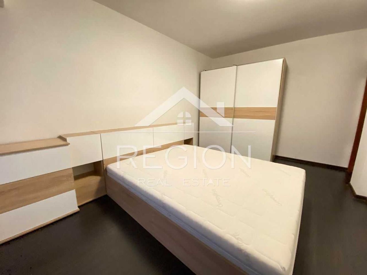 Дава се под наем Тристаен апартамент в Варна, Левски - 90 кв.м за 561 € - Снимка #10