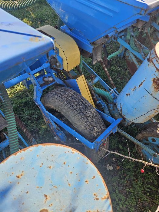 Semanatoare SPC 8 cu fertilizare de Mecanica Piatra Neamt