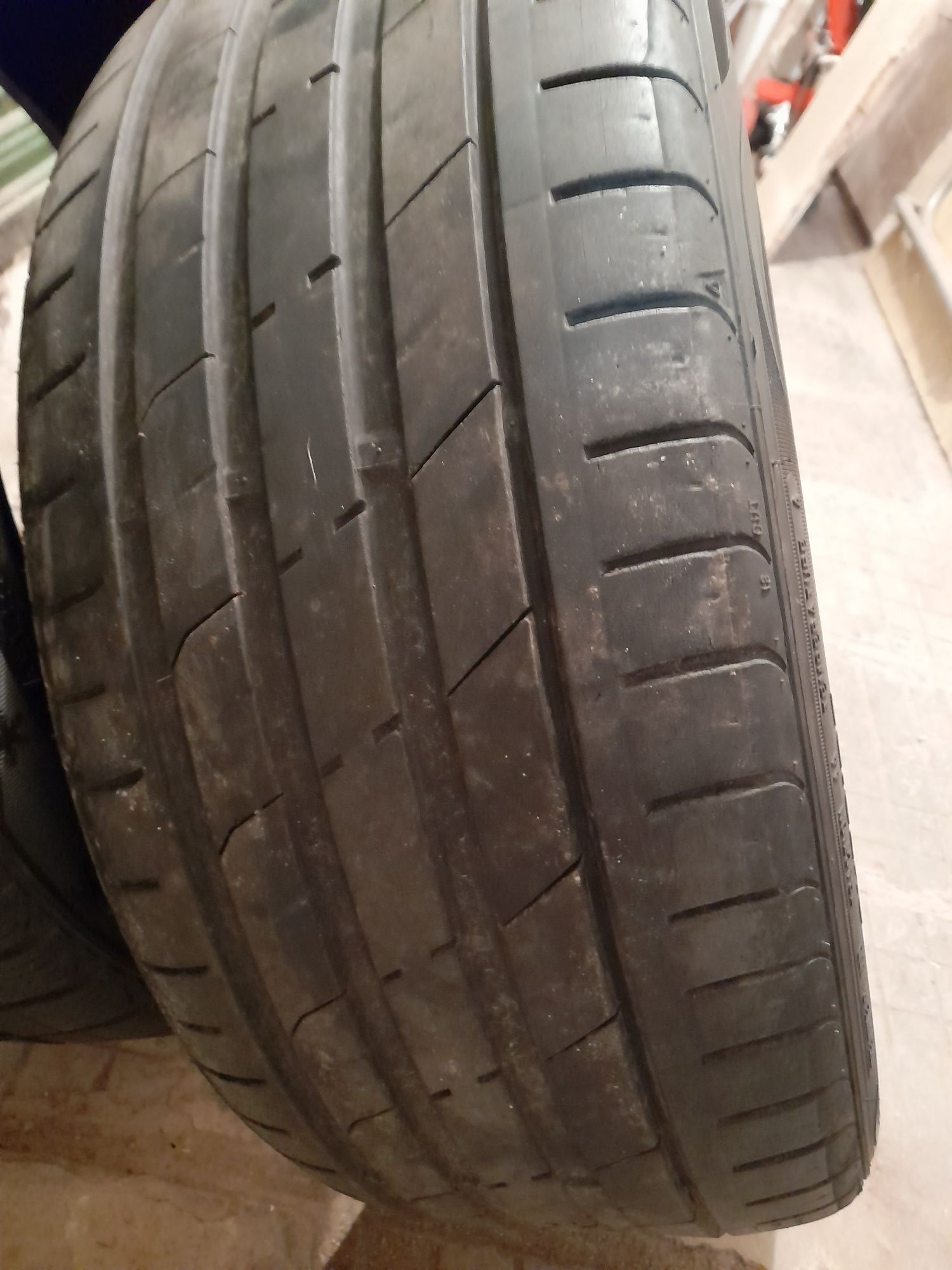 Продавам две летни гуми 225/45R17