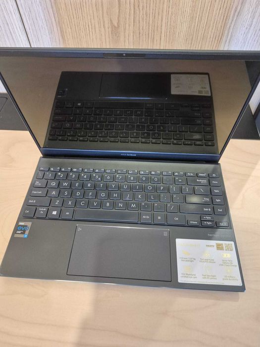 Laptopuri Asus Zenbook UX325E si Asus Vivobook X512D
