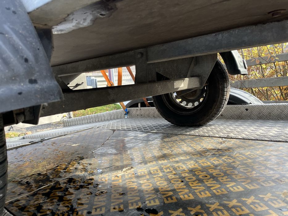 Ремарке за лек автомобил с стойка за мотори