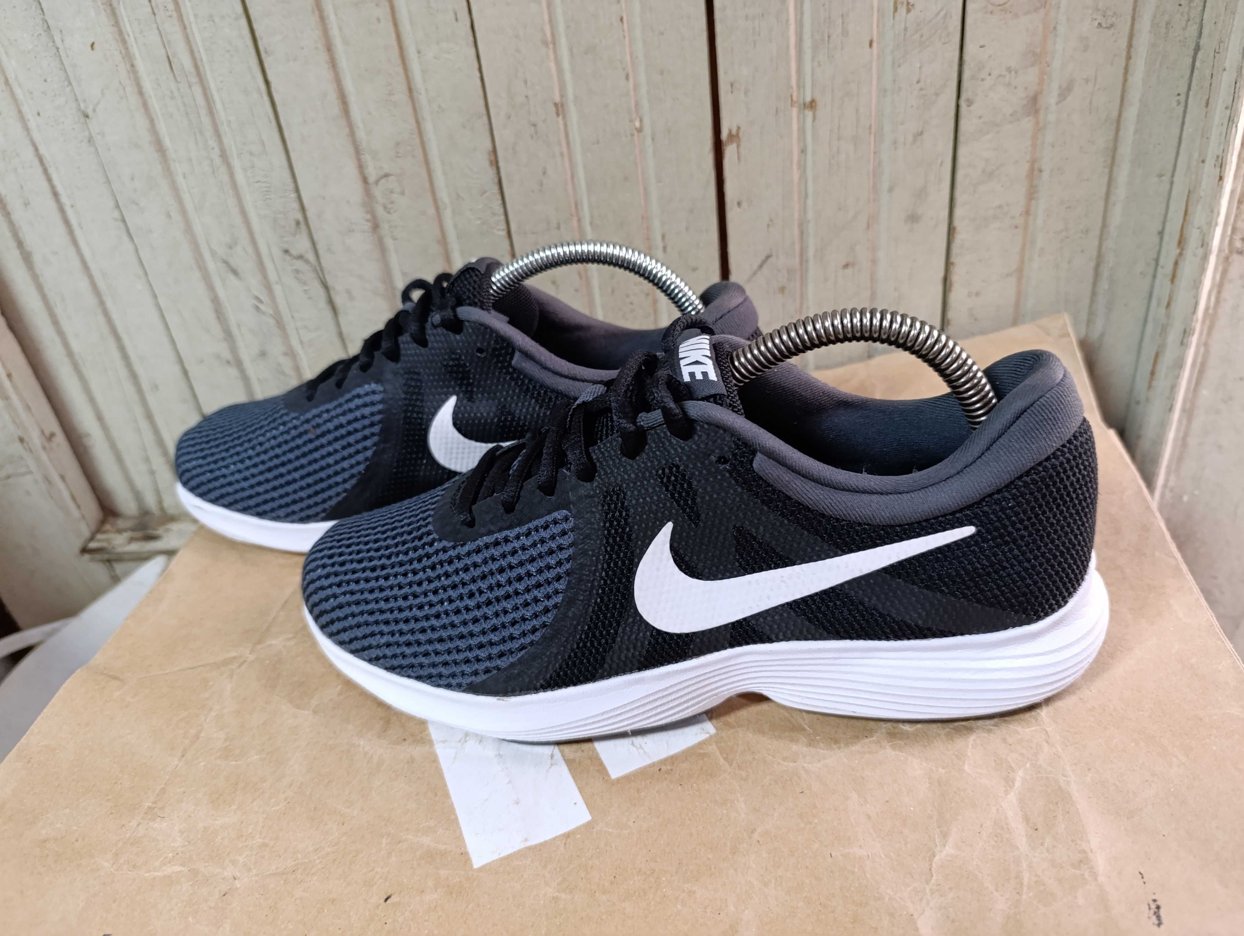 ''Nike Revolution 4''оригинални маратонки 41 номер