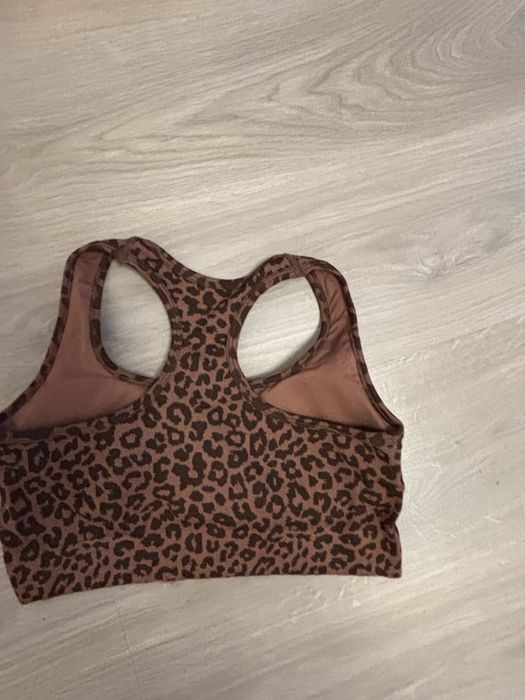 Спортно бюстие в леопардов принт