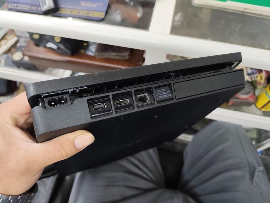 Конзола Sony playstation ps4 slim 1 TB CUH-2016B