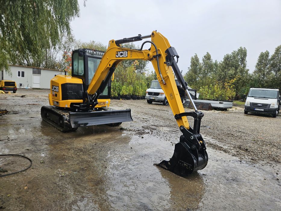 Închiriere buldoexcavator miniexcavator bobcat