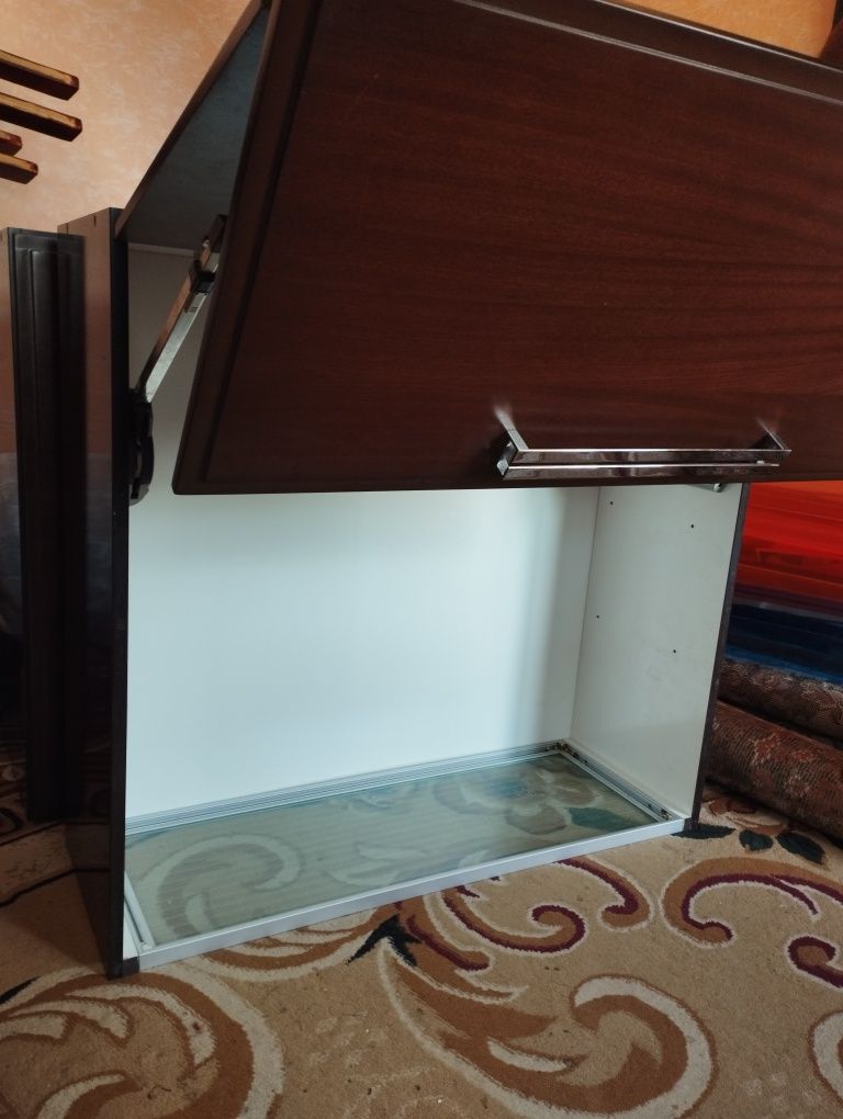 Kuxinniy mebel osiladigan