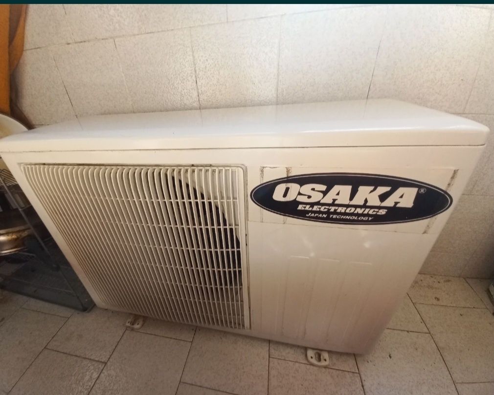 Продавам два климатика