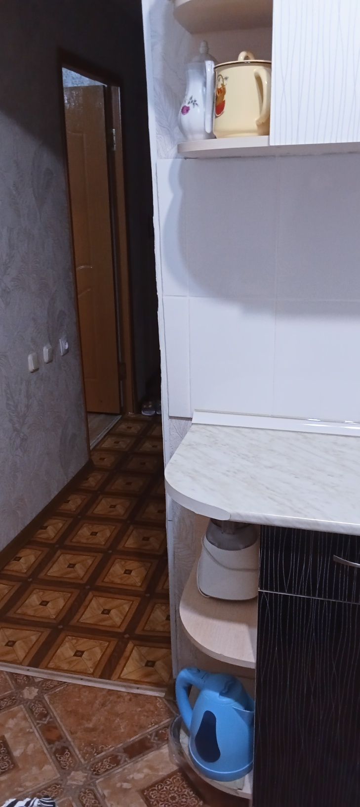Продается кухонный угловой  гарнитур