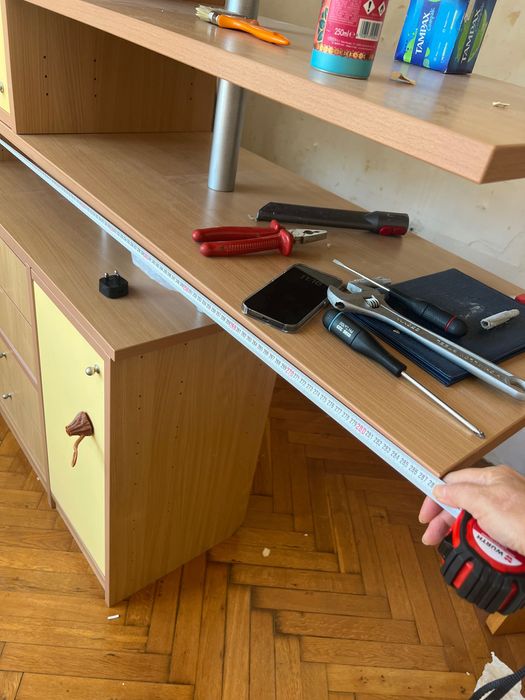 Гардероб с етажерки за детска стая