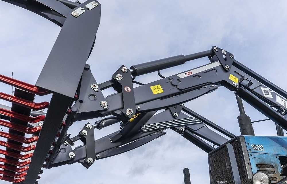 Фронтальный погрузчик Бык T-229 METAL-FACH г/п 1600 кг с джойстиком