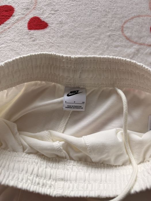 Pantaloni nike. .