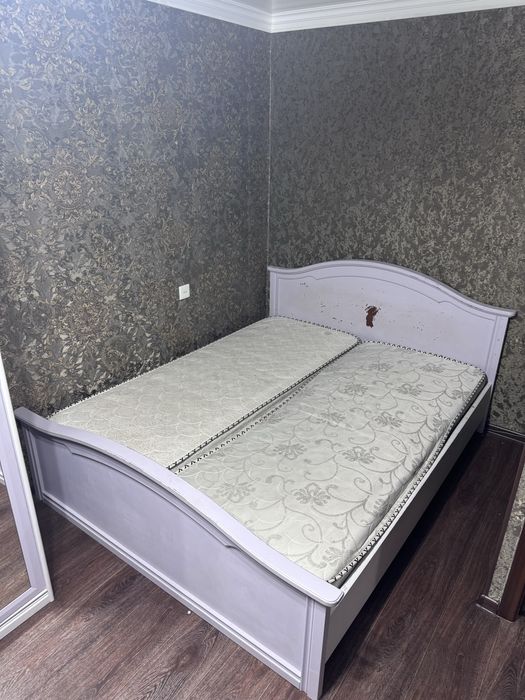 Кровать с матрасом