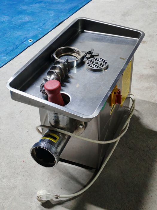 Мясорубка  100 кг час. Пицца печь. Аппарат для донер