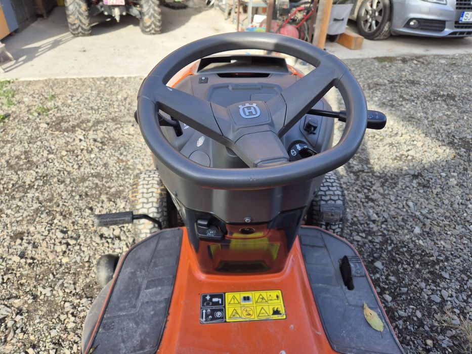 Tractoras gazon husqvarna