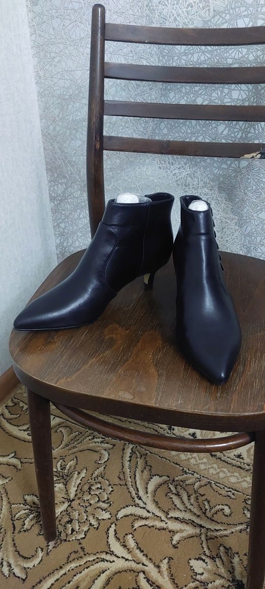 Стильные итальянские полусапожки.