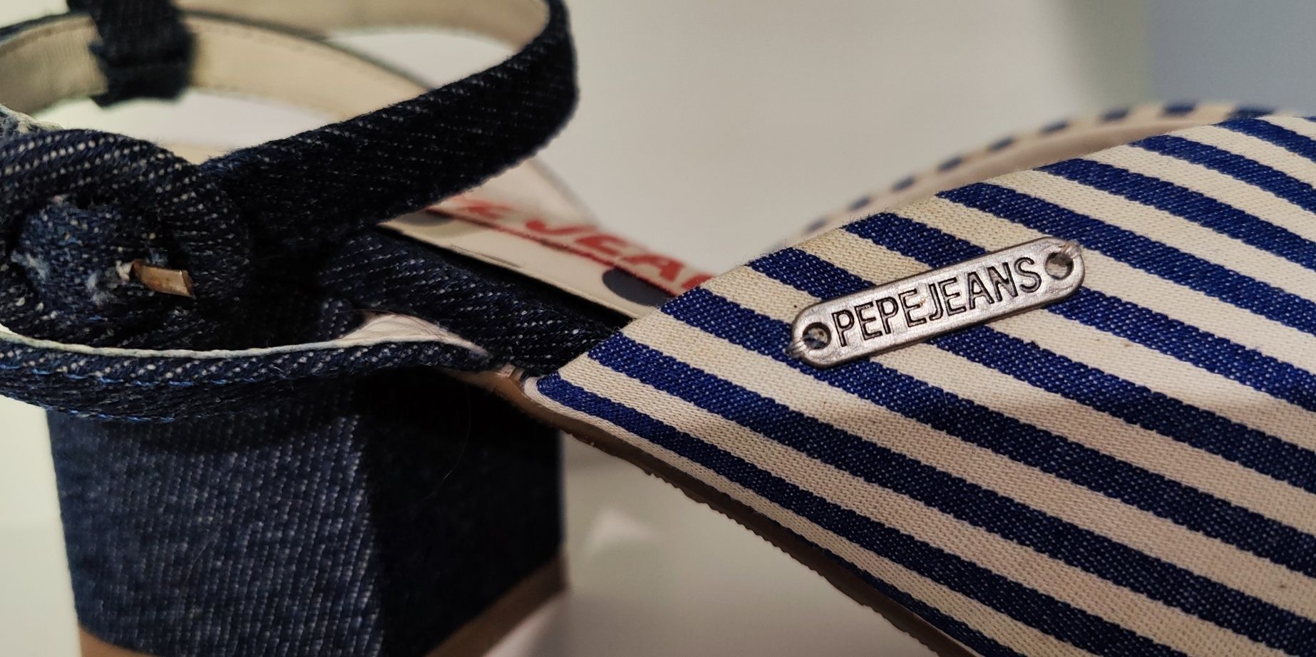 Сандали с ток на Pepe Jeans