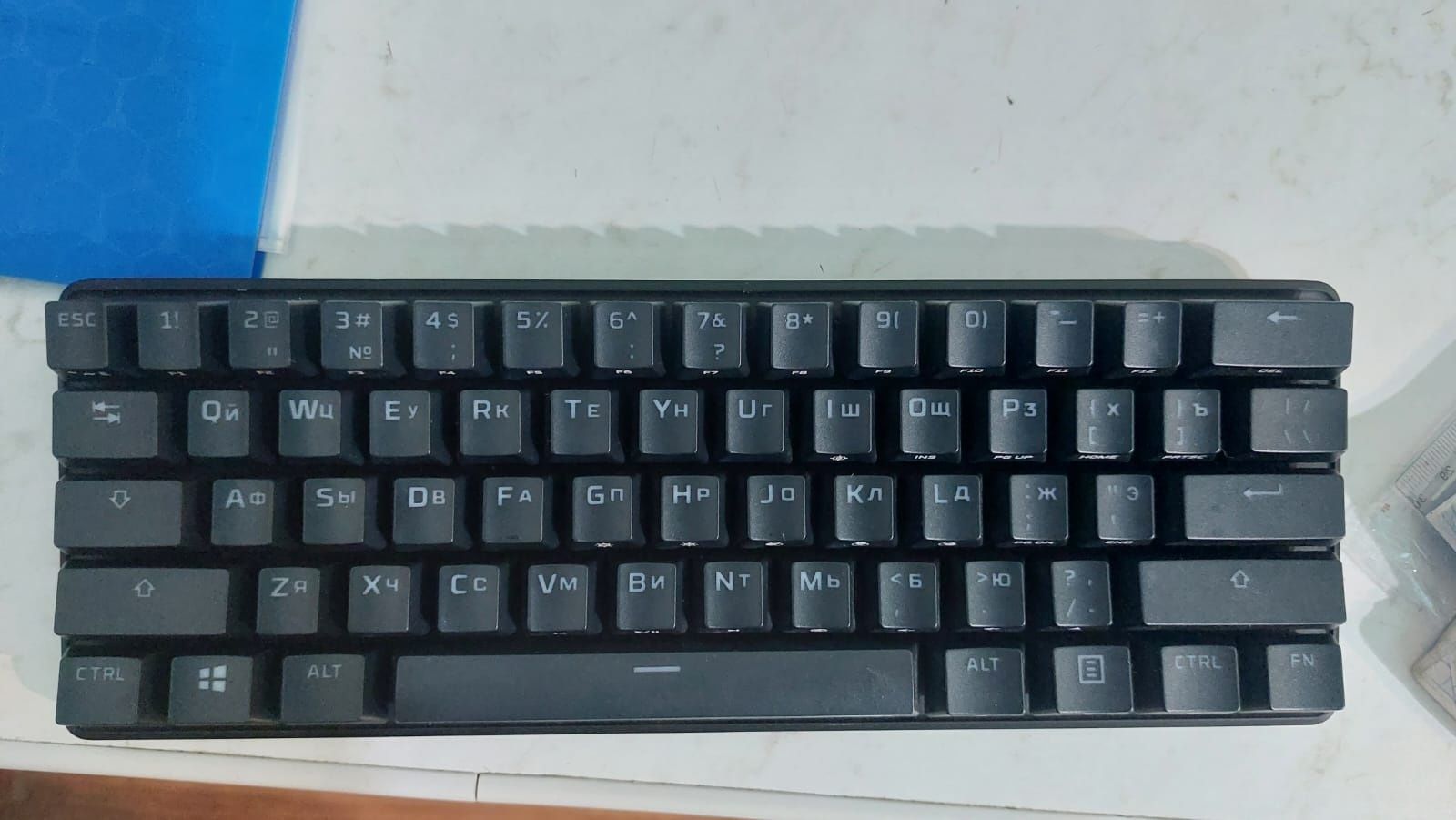 Продам игровую  клавиатуру(hyperx alloy origins 60)