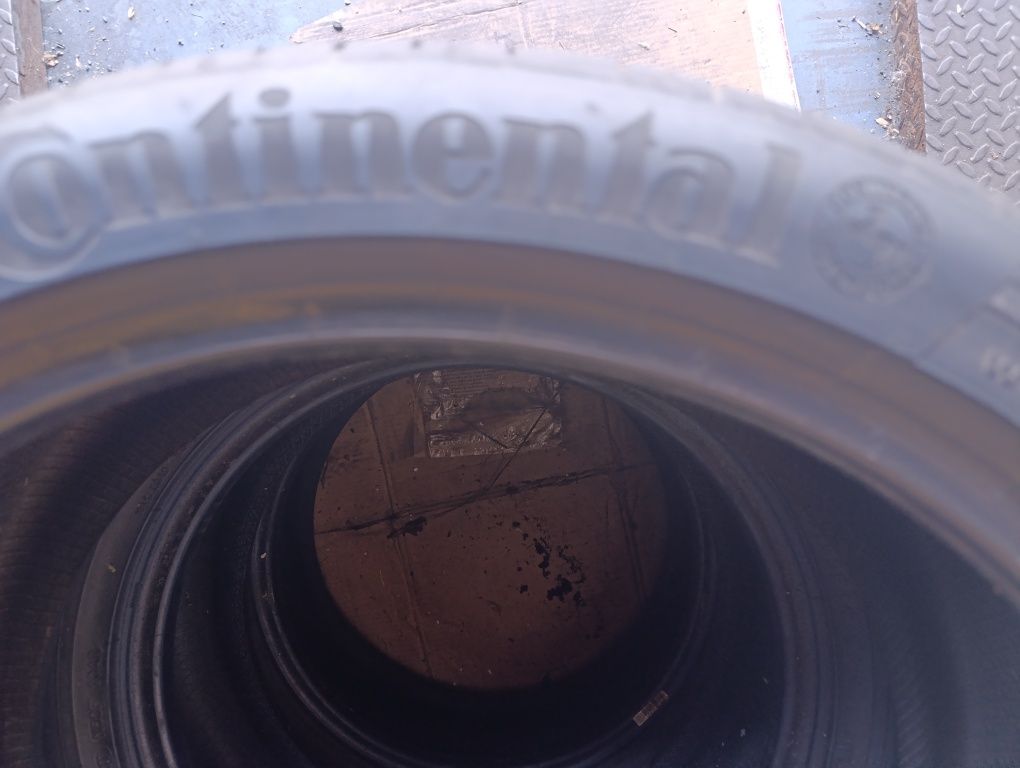 O anvelopă de vara 255 35 19 Continental dot 2022