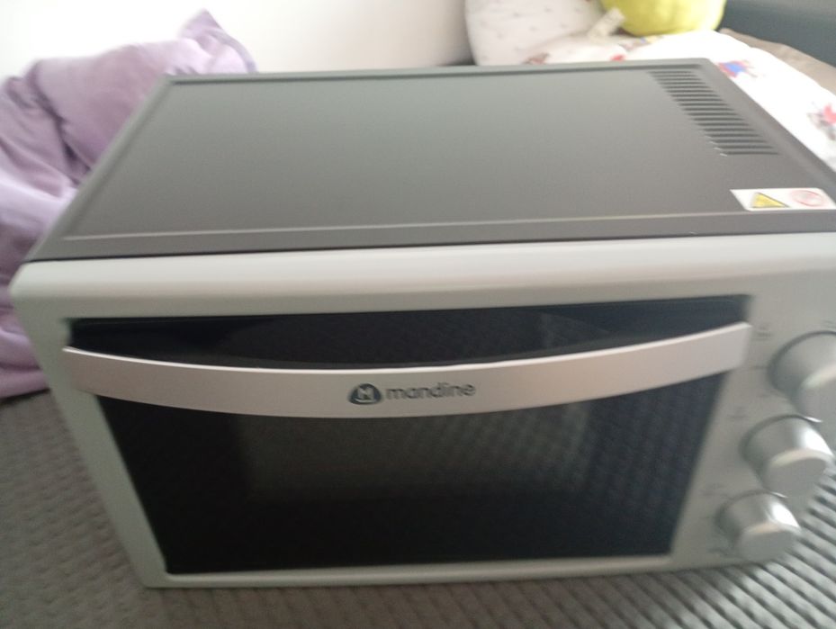 Vând cuptor electric Mandine 28l