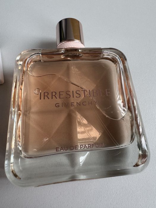 Vand parfum femei nou original Givenchy