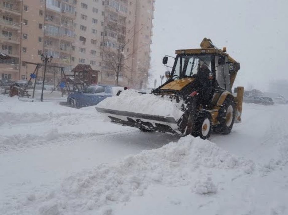 Efectuez lucrari cu buldoexcavator si camion basculabil 8*4 etc