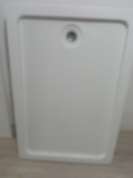 Душевые поддоны+3 рукомойника.