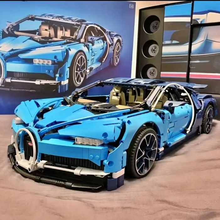 Конструктор Лего суперкар Bugatti Chiron