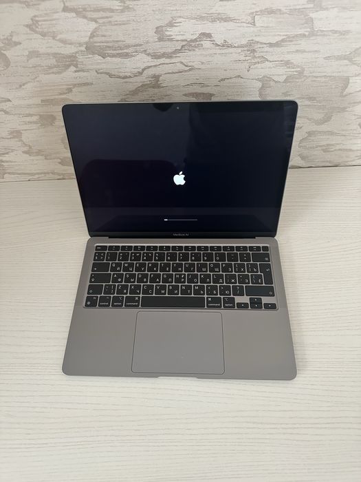 MacBook 2020 8 ядорный память 256g