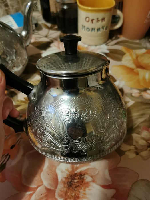 Комплект прибори за чай